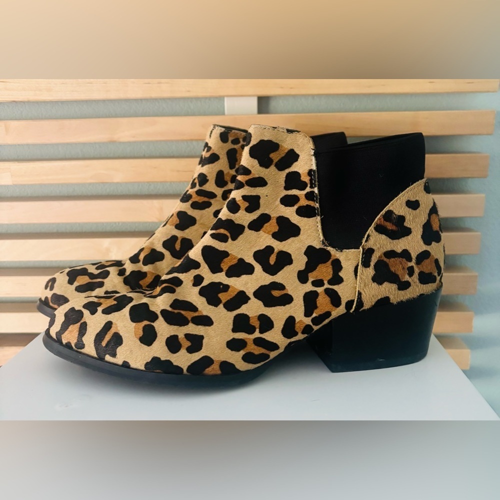 Steve Madden Leopard Print Cow Hair Ankle Boots Size 7.5